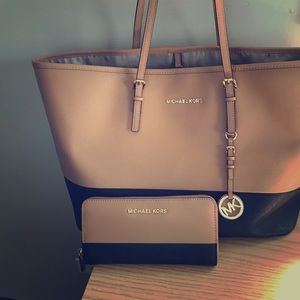 ⬇️ Final price drop! Michael Kors colorblock tote